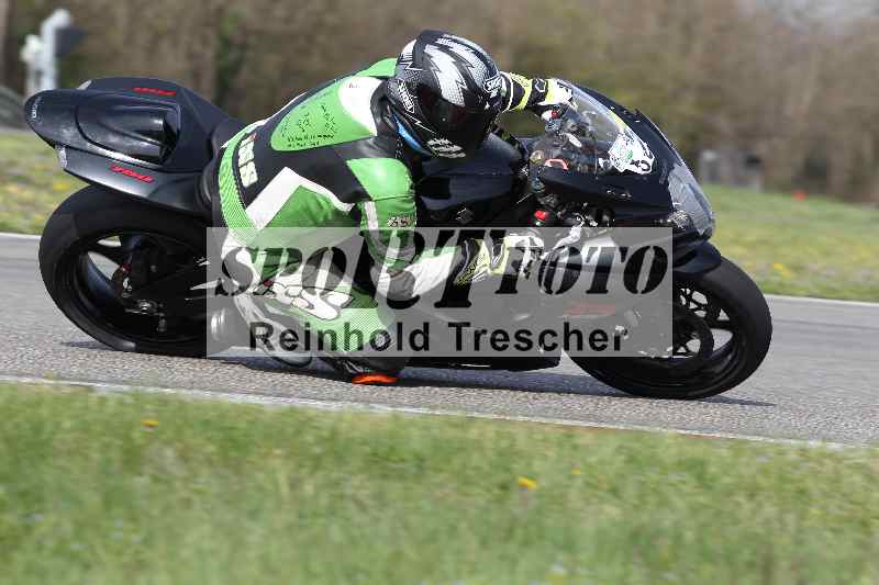 /Archiv-2023/06 10.04.2023 Moto Club Anneau du Rhin/Vert-Medium/82